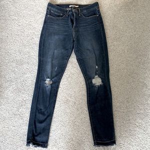 Levi’s 311 Shaping skinny jean